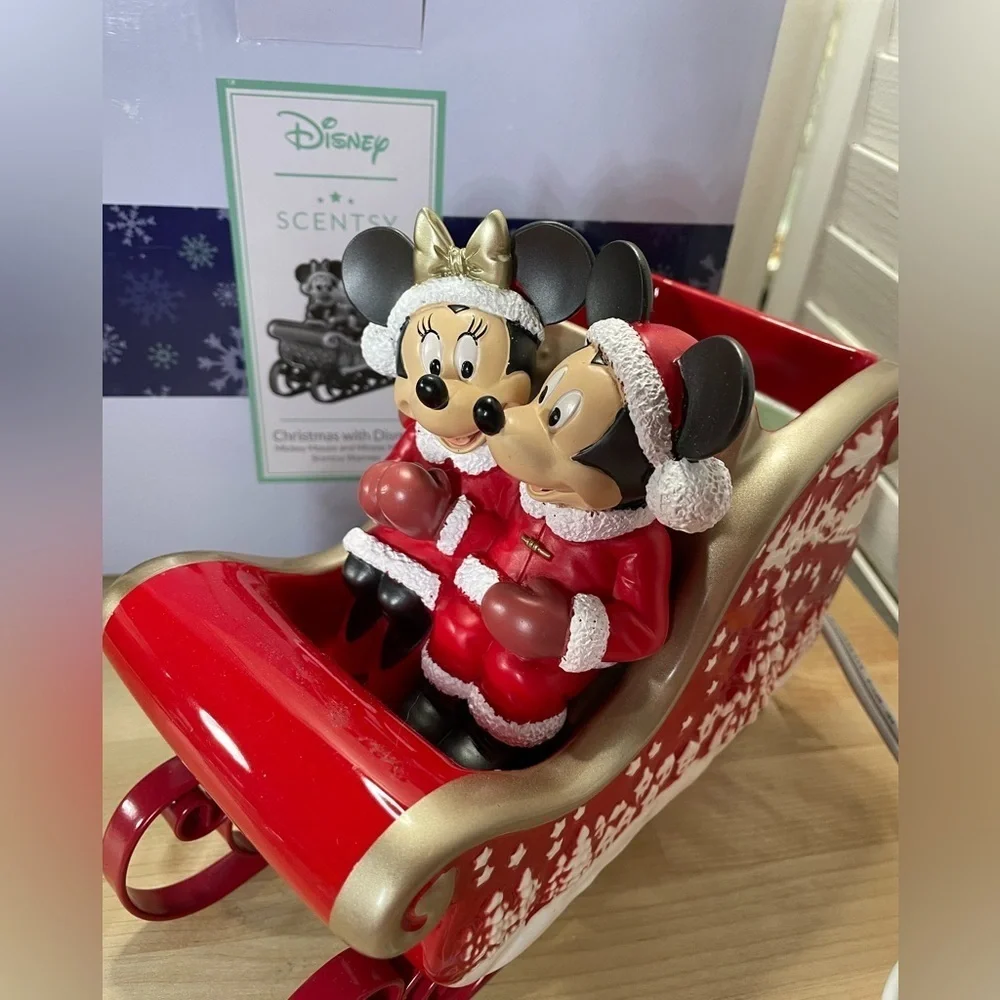 Scentsy Disney Holiday Mickey & Minnie Sleigh Warmer